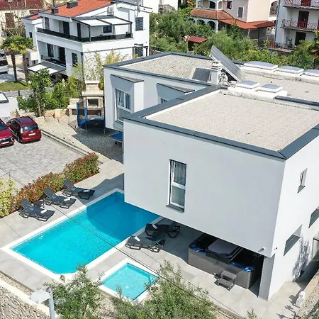 Villalanterna Villa *